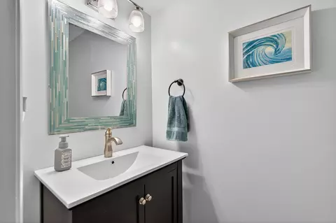 Bath - 1049 Liskeard Ct, Wheaton, IL 60189 photo 1 of 2