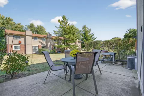 Exterior - 1049 Liskeard Ct, Wheaton, IL 60189 photo 2 of 3