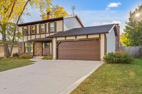 1580 Sycamore Ln, Aurora, IL 60504