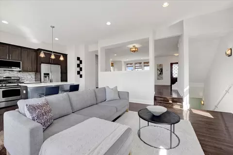 5233 W Olive Ave, Chicago, IL 60646 photo 8