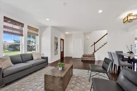 5233 W Olive Ave, Chicago, IL 60646 photo 4