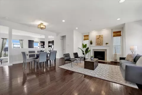5233 W Olive Ave, Chicago, IL 60646 photo 2