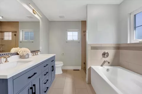 5233 W Olive Ave, Chicago, IL 60646 photo 17