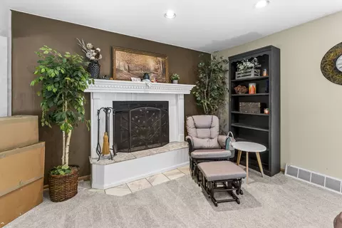 Living - 902 Spring Beach Way, Cary, IL 60013 photo 3 of 3