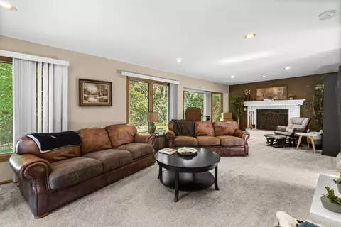 Living - 902 Spring Beach Way, Cary, IL 60013 photo 2 of 3