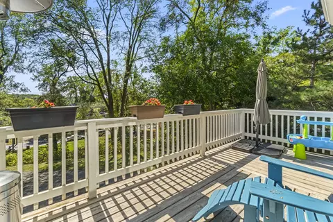 Exterior - 902 Spring Beach Way, Cary, IL 60013 photo 3 of 5