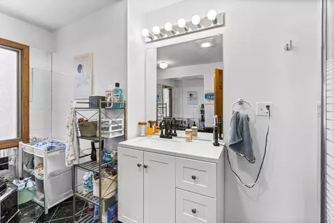 Bath - 902 Spring Beach Way, Cary, IL 60013 photo 3 of 6