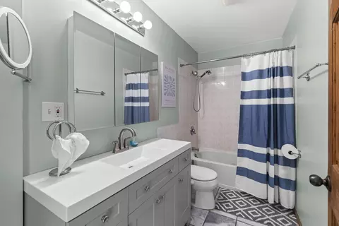 Bath - 902 Spring Beach Way, Cary, IL 60013 photo 2 of 6