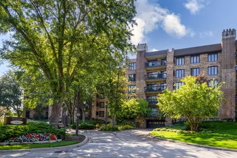 3741 Mission Hills Rd #110, Northbrook, IL 60062