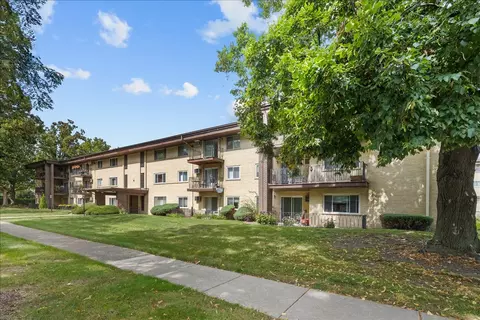 1206 E Fairview St #305, Arlington Heights, IL 60005