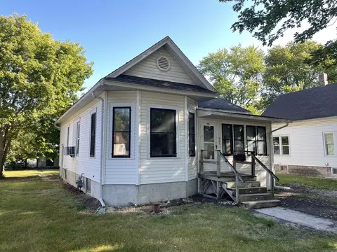 907 E Madison St, Pontiac, IL 61764