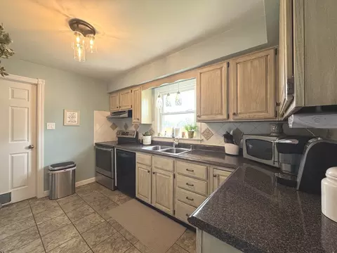 Kitchen - 1088 W Walnut St, Kankakee, IL 60901 photo 1 of 2