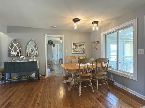 Dining - 1088 W Walnut St, Kankakee, IL 60901 photo 1 of 2