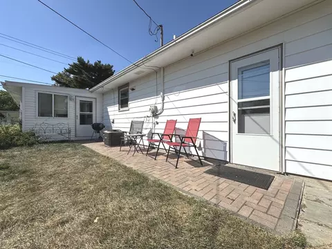 Exterior - 1088 W Walnut St, Kankakee, IL 60901 photo 5 of 9