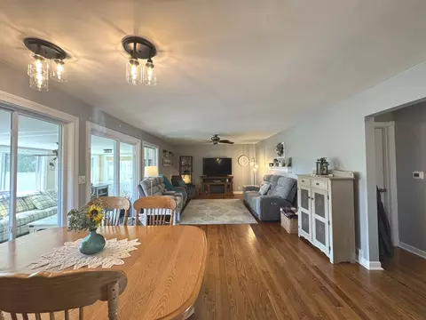 Dining - 1088 W Walnut St, Kankakee, IL 60901 photo 2 of 2