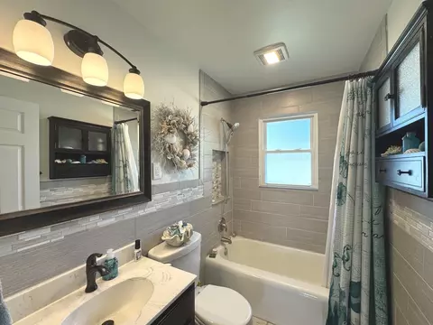 Bath - 1088 W Walnut St, Kankakee, IL 60901 photo 1 of 1