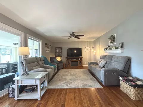 Living - 1088 W Walnut St, Kankakee, IL 60901 photo 1 of 1
