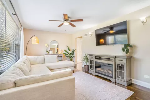 Living - 7510 S Thomas Ave, Bridgeview, IL 60455 photo 2 of 2