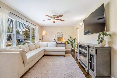 Living - 7510 S Thomas Ave, Bridgeview, IL 60455 photo 1 of 2