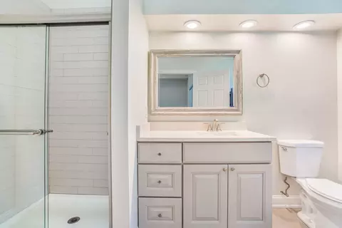 Bath - 7510 S Thomas Ave, Bridgeview, IL 60455 photo 1 of 3