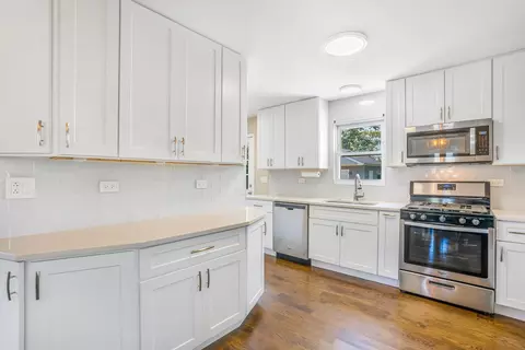 Kitchen - 7510 S Thomas Ave, Bridgeview, IL 60455 photo 2 of 3