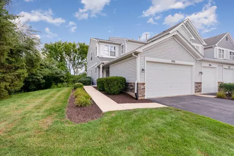954 Genesee Dr #954, Naperville, IL 60563