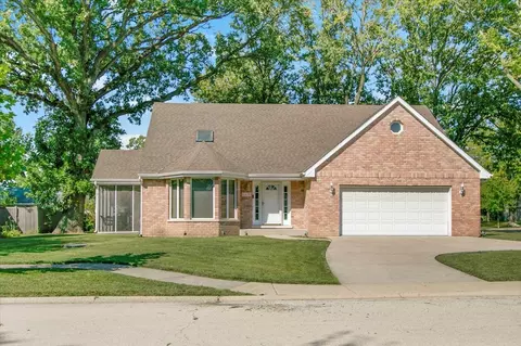 709 Hiawatha Dr, Minooka, IL 60447