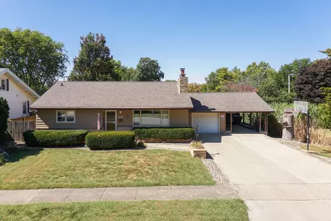 1615 S Roosevelt Ave, Bloomington, IL 61701