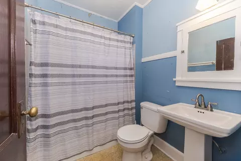 Bath - 528 E 2nd St, El Paso, IL 61738 photo 1 of 1