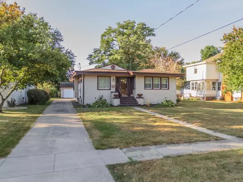 528 E 2nd St, El Paso, IL 61738