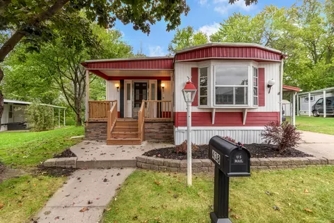438 Golf View Dr, Crystal Lake, IL 60014
