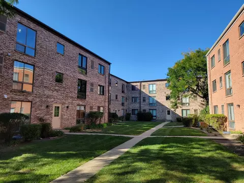 Exterior - 5406 Chateau Dr #4, Rolling Meadows, IL 60008 photo 2 of 3
