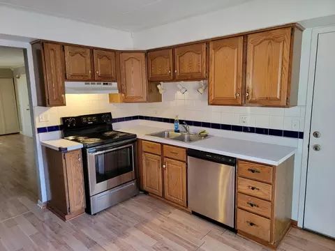 Kitchen - 5406 Chateau Dr #4, Rolling Meadows, IL 60008 photo 1 of 2
