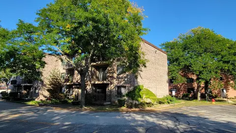 Exterior - 5406 Chateau Dr #4, Rolling Meadows, IL 60008 photo 1 of 3
