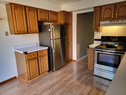 Kitchen - 5406 Chateau Dr #4, Rolling Meadows, IL 60008 photo 2 of 2
