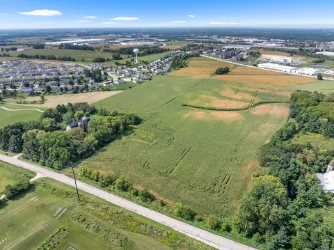 1610 Town Hall Rd, Beloit, WI 53511