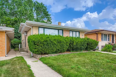 9045 S Sacramento Ave, Evergreen Park, IL 60805