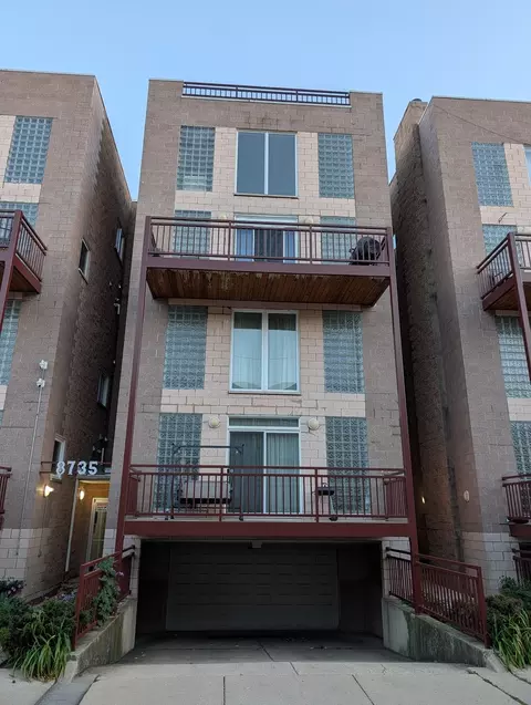 8735 W Catherine Ave #8, Chicago, IL 60656