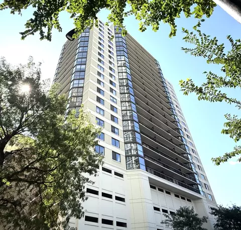 33 W Delaware Pl #9D, Chicago, IL 60610
