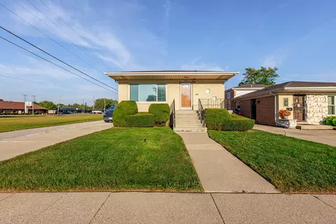 491 Escanaba Ave, Calumet City, IL 60409