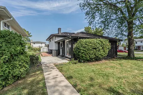 Exterior - 980 Marshall Dr, Des Plaines, IL 60016 photo 4 of 6