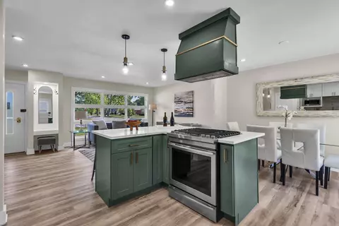 Kitchen - 980 Marshall Dr, Des Plaines, IL 60016 photo 1 of 4