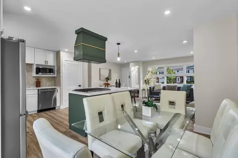 Dining - 980 Marshall Dr, Des Plaines, IL 60016 photo 1 of 2