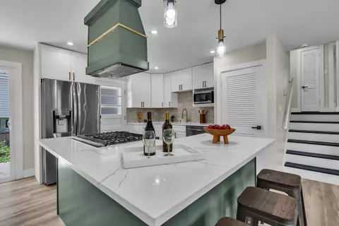 Kitchen - 980 Marshall Dr, Des Plaines, IL 60016 photo 2 of 4