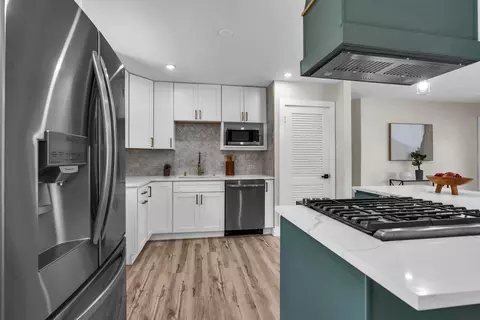 Kitchen - 980 Marshall Dr, Des Plaines, IL 60016 photo 3 of 4