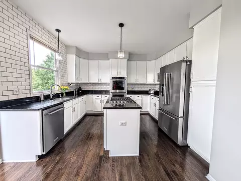 Kitchen - 5520 Bear Claw Ct, Hoffman Estates, IL 60192 photo 3 of 5