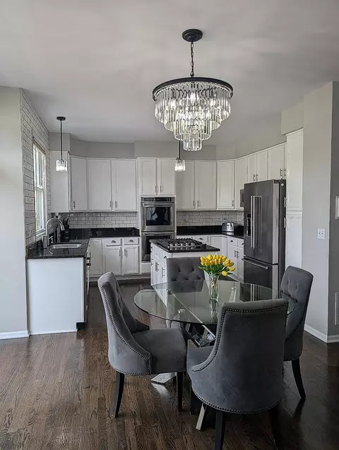 Kitchen - 5520 Bear Claw Ct, Hoffman Estates, IL 60192 photo 4 of 5