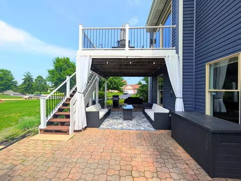 Exterior - 5520 Bear Claw Ct, Hoffman Estates, IL 60192 photo 3 of 8
