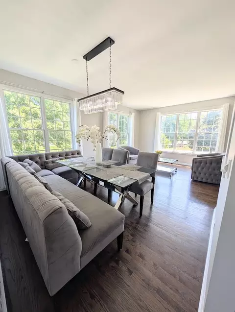 Dining - 5520 Bear Claw Ct, Hoffman Estates, IL 60192 photo 1 of 2