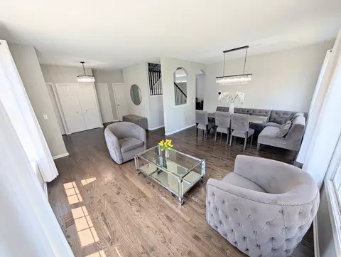 Living - 5520 Bear Claw Ct, Hoffman Estates, IL 60192 photo 3 of 5